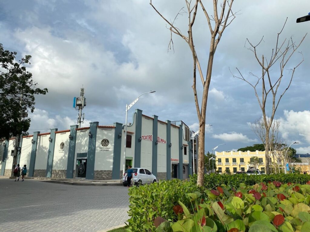 hombre murió en un motel e investigan a la amante y esposa