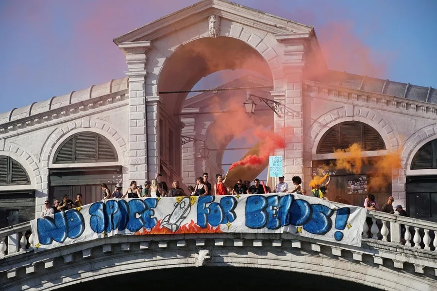 la boda de Jeff Bezos terminó en protestas