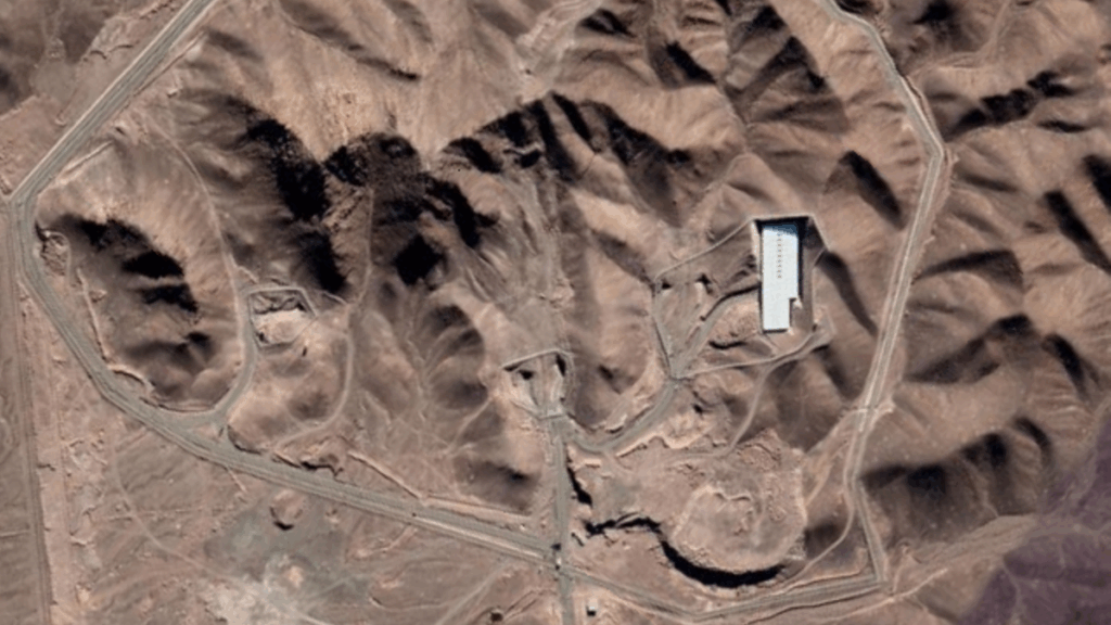 la fortaleza nuclear subterránea de Irán atacada por EEUU