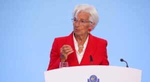 la presidenta del BCE aclara que no dejará el cargo antes de expirar su mandato para irse al Foro de Davos