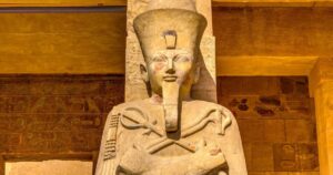las estatuas de Hatshepsut no fueron destruidas por odio, sino por un antiguo ritual de poder