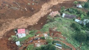 ocho personas muertas tras desbordamiento de la quebrada La Negra en el municipio de Bello