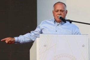 «recibió una llamada de una persona con acento gringo»