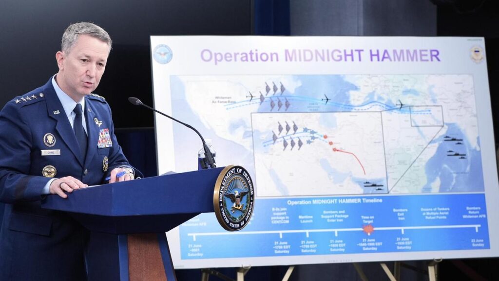 El general Dan Caine, jefe del Estado Mayor Conjunto, habla durante una conferencia de prensa en el Pentágono después de que el ejército estadounidense atacara tres emplazamientos en Irán