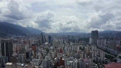 ¡De no creer! Sale a la luz imagen de un Ovni en pleno centro de Caracas