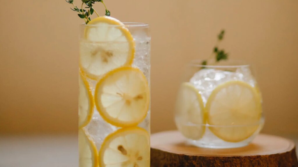 ¿Ayuda a adelgazar el agua con limón en ayunas? Esto es lo que dice la ciencia