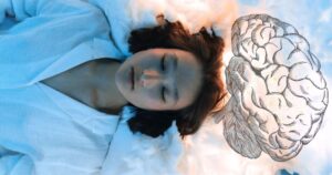 ¿Puedes aprender algo mientras duermes? Lo que tu cerebro puede (y no puede) memorizar dormido, según la ciencia