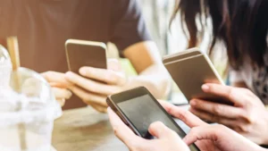¿Qué es el «WhatsAppitis»? Podrías sufrir esta enfermedad y todavía no lo sabes