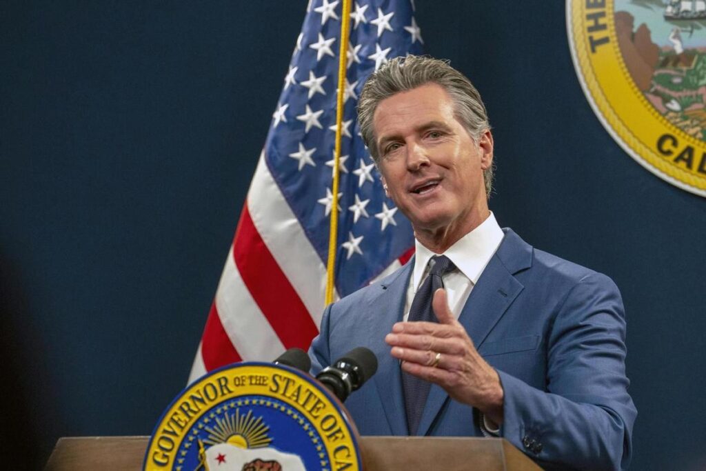 El demócrata Gavin Newsom, gobernador de California, durante una rueda de prensa en California