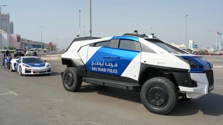 ¿Supera al Cybertruck? El nuevo patrullero de la policía de Abu Dhabi sorprende por su diseño y funciones