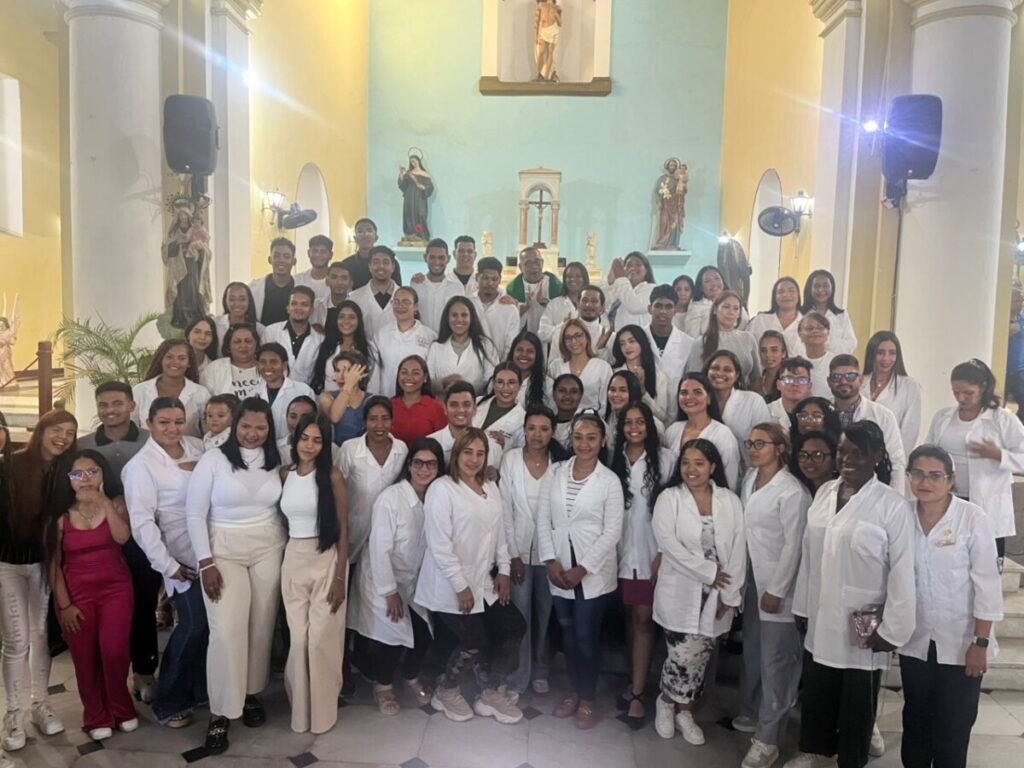 160 egresados de UCS asistieron a su misa de acto de grado