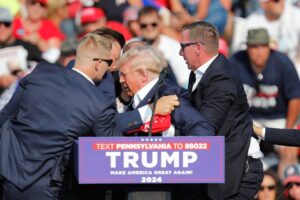 Trump se dice "satisfecho" con investigación a un año de su atentado