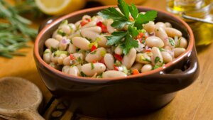 tres ensaladas con legumbres de frasco para hacer en 5 minutos