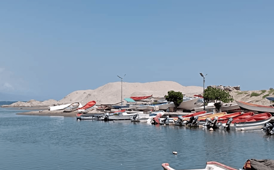 300 pescadores varados por falta de dragado en La Zorra