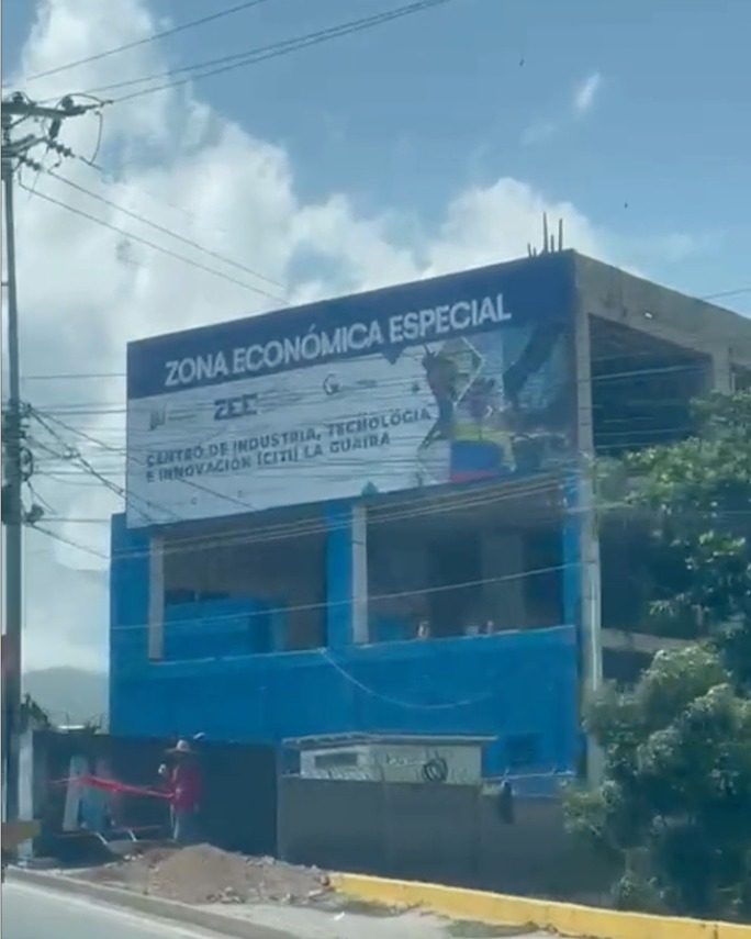A finales de 2025 se producirá fibra óptica en la ZEE