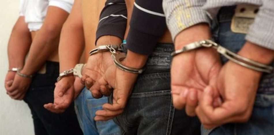 A prisión preventiva tres hombres que pedían 40.000 dólares por secuestrado en Ecuador - AlbertoNews