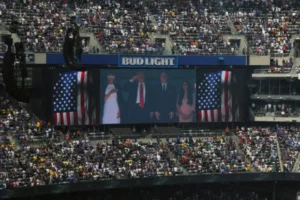 Abucheos y aplausos a Trump en la final del Mundial de Clubes de la FIFA
