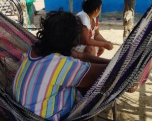 Abuela de 90 años clama por agua potable en la Guajira