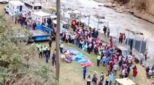Accidente de autobús en Perú deja al menos 18 fallecidos