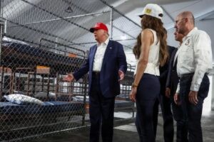 Activistas demandan a Trump por limitar asesoría legal a migrantes en Alligator Alcatraz