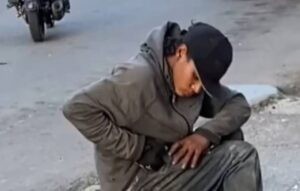 Adolescente huyó del maltrato en Venezuela y terminó en las calles de Colombia (Video)