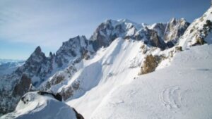 Advierten que en los Alpes Franceses se derriten los glaciares, falta nieve y hay poca agua