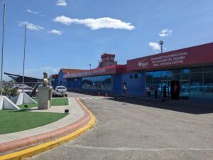 Ahora el aeropuerto de frontera opera hasta las 10 de la noche – Diario La Nación