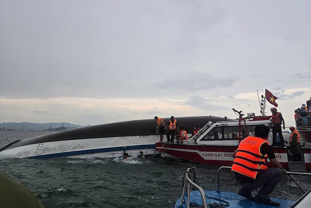 Al menos 29 muertos tras volcarse un barco turístico en Vietnam