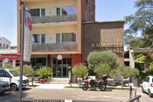 Alarma por una fuga de gas en un hotel de Roma: siete hospitalizados y 96 evacuados | elmundo.es