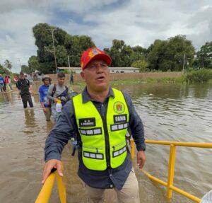 Alcalde Sergio Hernández inspecciona sectores afectados por crecida del Orinoco