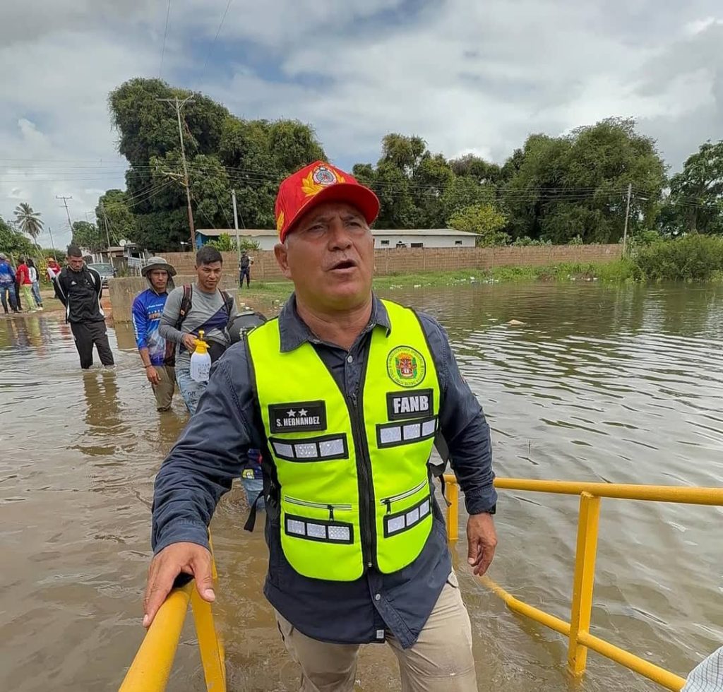 Alcalde Sergio Hernández inspecciona sectores afectados por crecida del Orinoco