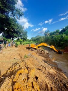 Alcaldía fortalece trabajos de canalización en Hueco Lindo