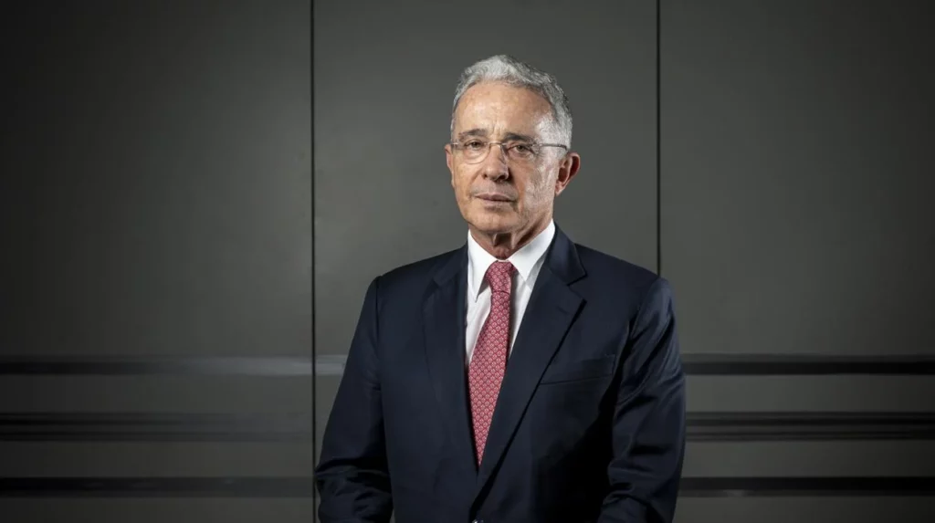 Álvaro Uribe, condenado por manipulación de testigos en Colombia
