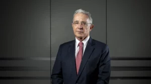 Álvaro Uribe, condenado por manipulación de testigos en Colombia