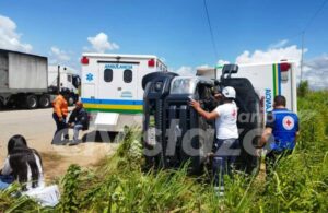 Ambulancia del hospital de El Tigre se volcó en la curva La Parchita dejando dos lesionados leves