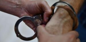 Apresan a un adolescente por abusar de una niña