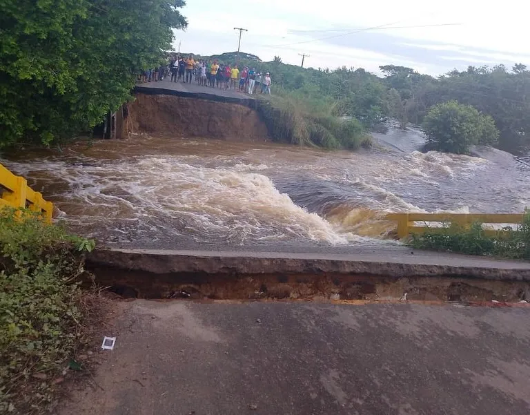 Apure, en emergencia tras colapso del puente que comunica Bruzual con Mantecal - AlbertoNews