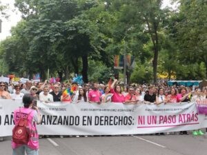Arranca la marcha del Orgullo 2025 con Yolanda Díaz y Mónica García en la cabecera