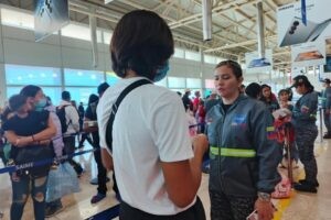 Arriban 324 migrantes venezolanos provenientes de México: 140 son niños y niñas