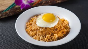 Arroz coreano kimchi bokkeumbap, una receta barata, exótica y fácil de preparar
