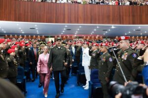 Ascienden a más de 14 mil profesionales militares en la Fanb