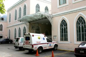 Asesinadas dos personas en la emergencia del hospital Vargas