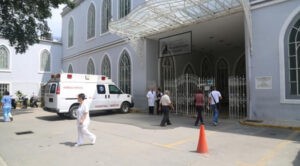 Asesinan a dos personas en la entrada del Hospital Vargas