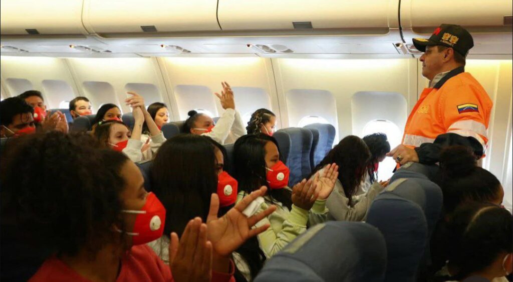 Aterriza vuelo procedente de Honduras con 205 migrantes venezolanos