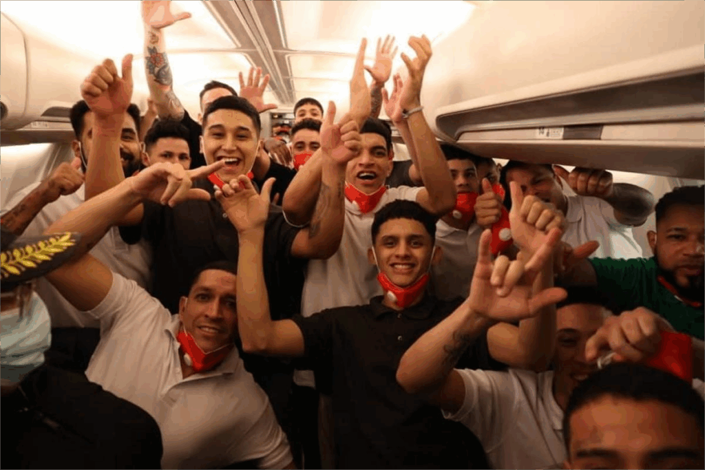 Aterrizaron en Venezuela dos aviones con 252 migrantes que estaban presos en El Salvador