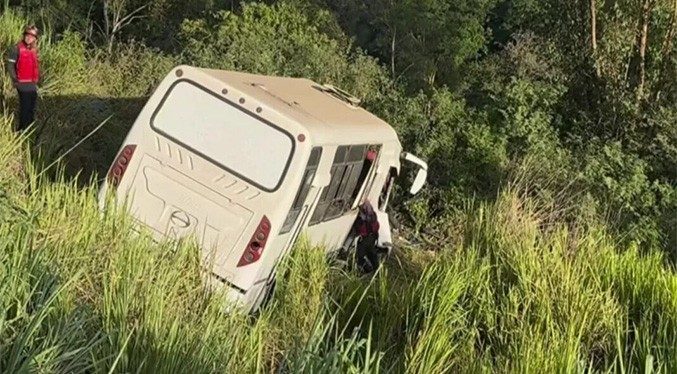 Autobús de la GNB cae a precipicio y 29 efectivos quedan heridos