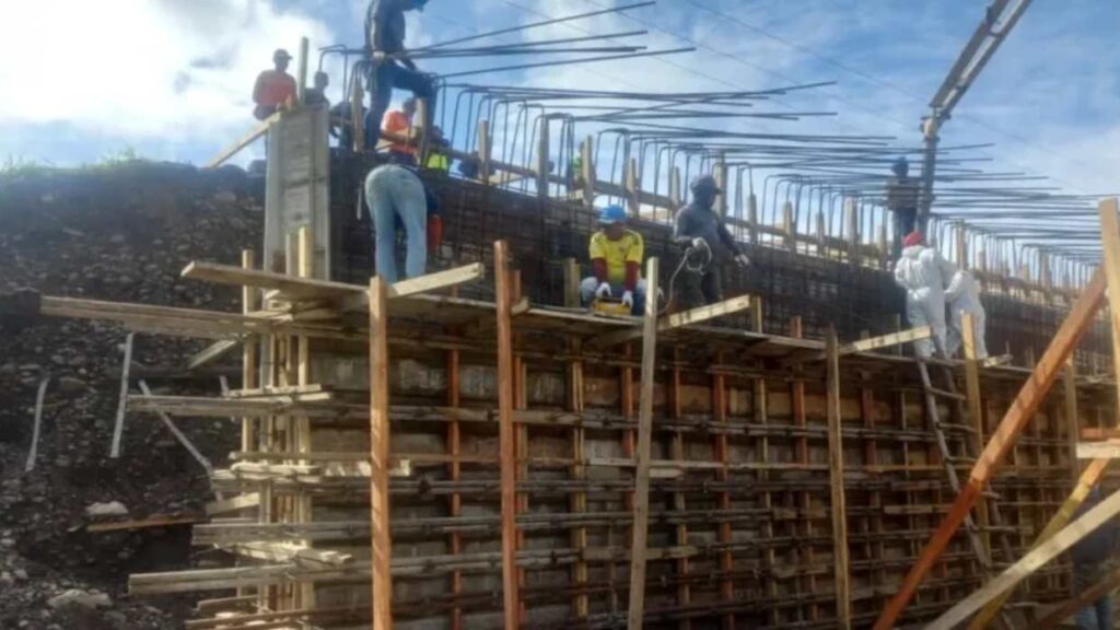 Avanza un 55 % trabajos en puente La Trinidad en Portuguesa