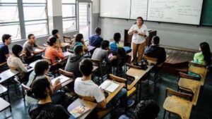 Avec pide que salarios de docentes venezolanos se ajusten a su formación académica