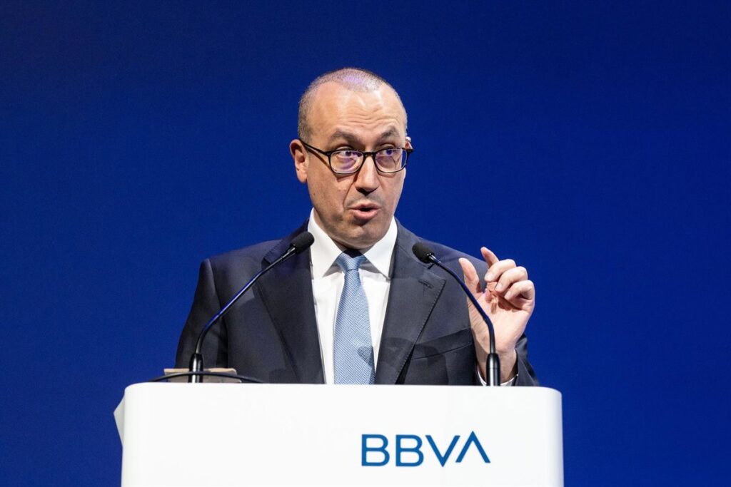 BBVA insiste en que la OPA al Sabadell es una "buena operación", pero no garantiza que vaya a lanzarla
