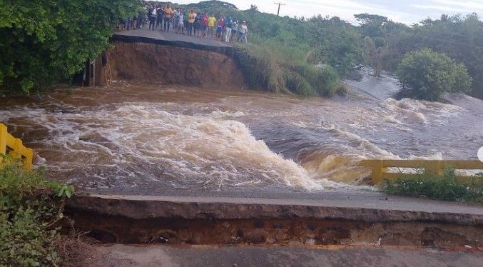 Barinas y Apure quedan incomunicados por caída de puente